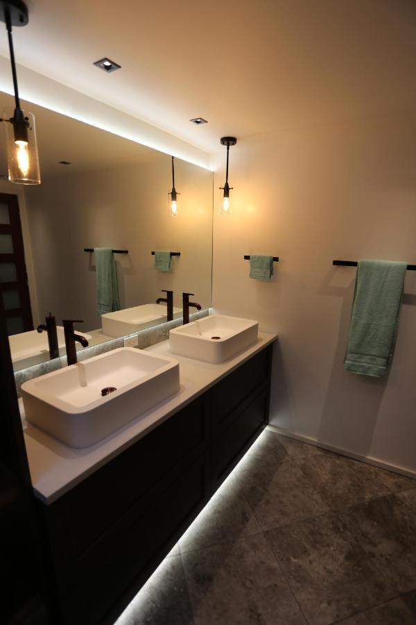 好丘。Hacho House Bed and Breakfast Yellowknife Exteriör bild